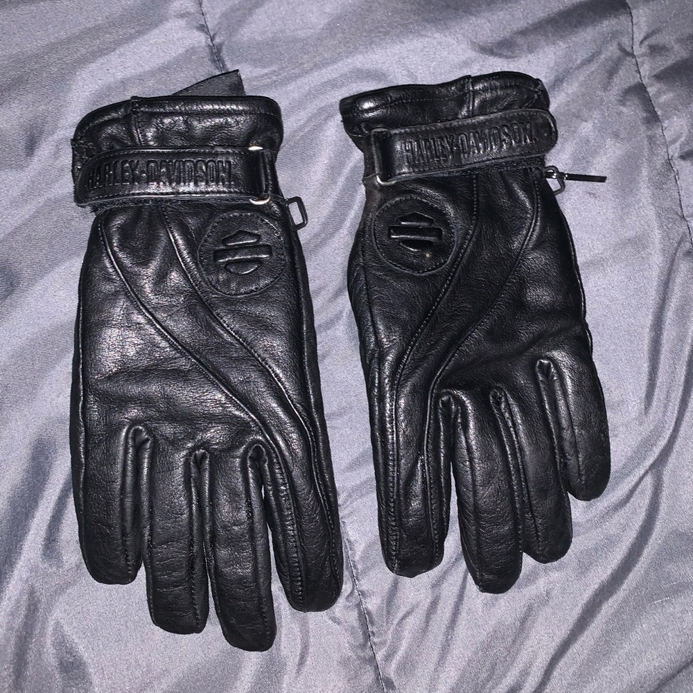 Leather gloves